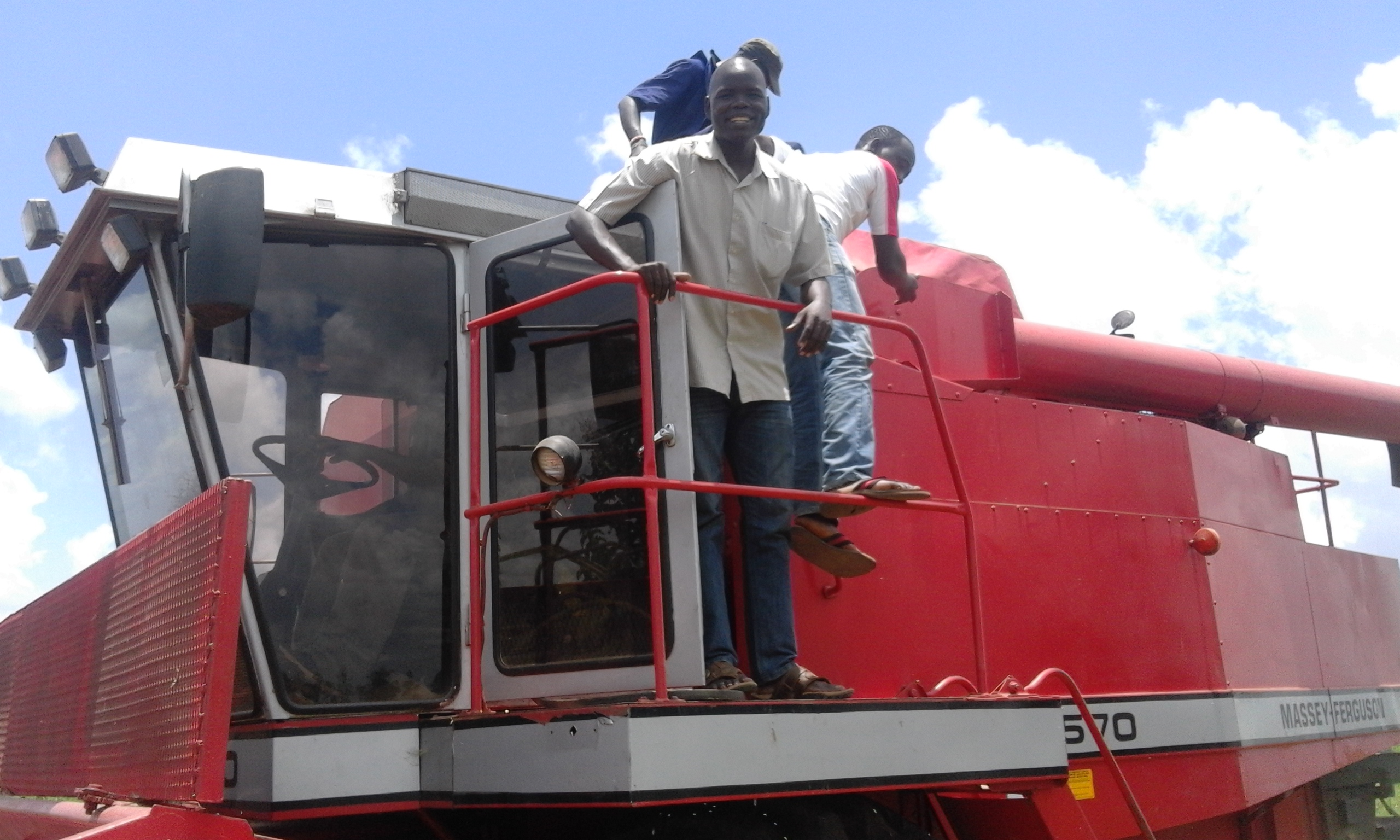 Massey Ferguson 570 Combine